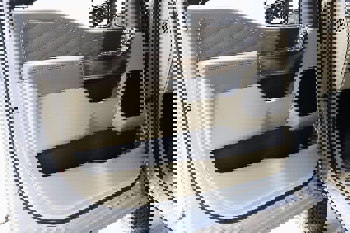 Used 2026 Ford F250 Platinum w/ Platinum Plus Package image 46