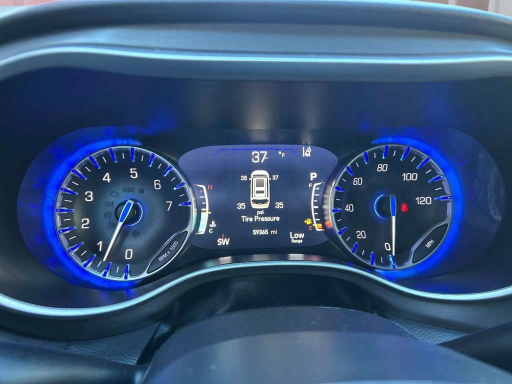 Used 2024 Chrysler Pacifica Touring-L image 27