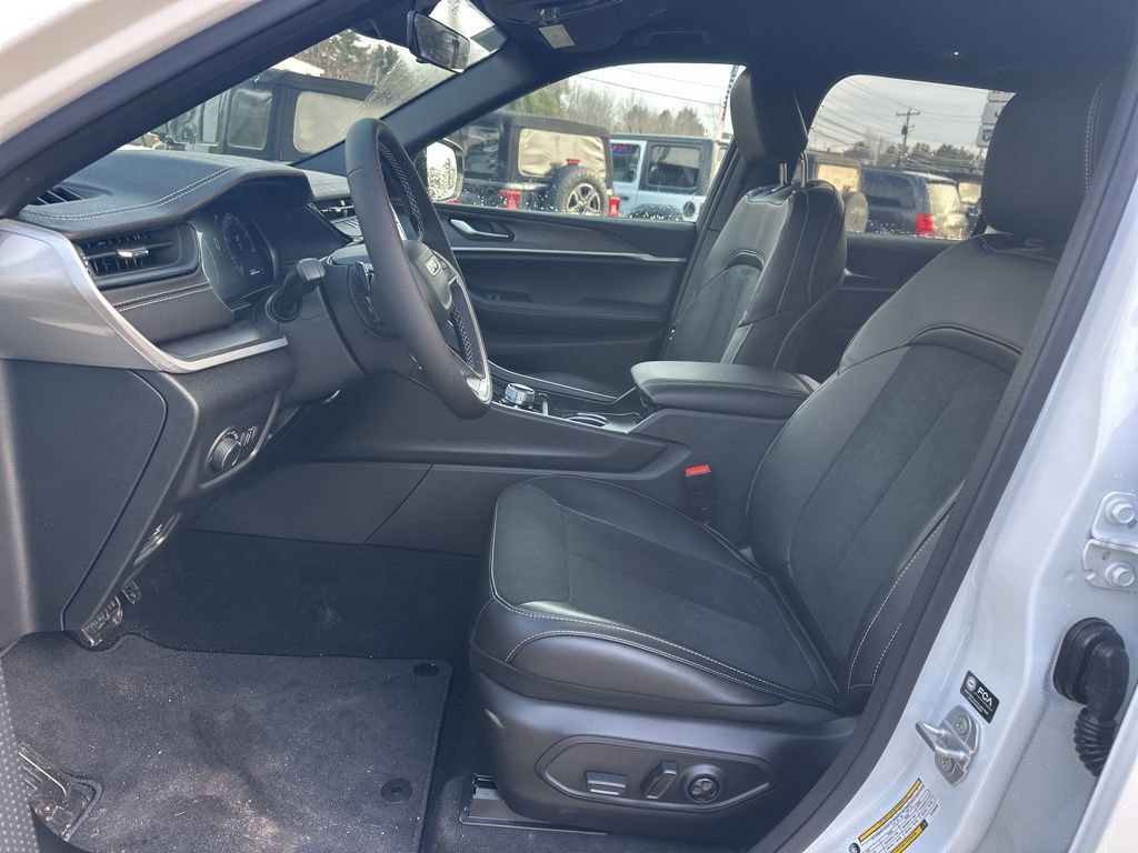 New 2026 Jeep Grand Cherokee Laredo image 11