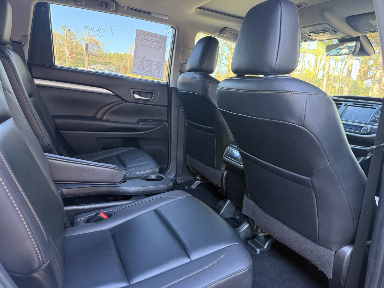 Used 2019 Toyota Highlander SE image 20