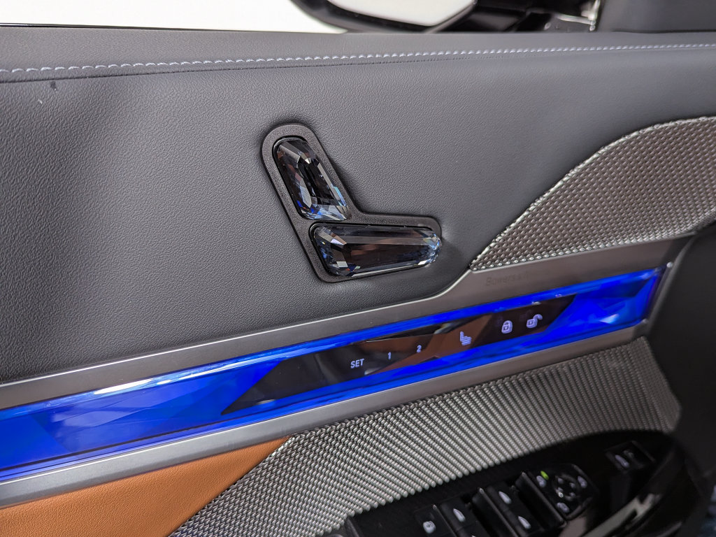 Certified 2023 BMW 740i RWD image 18