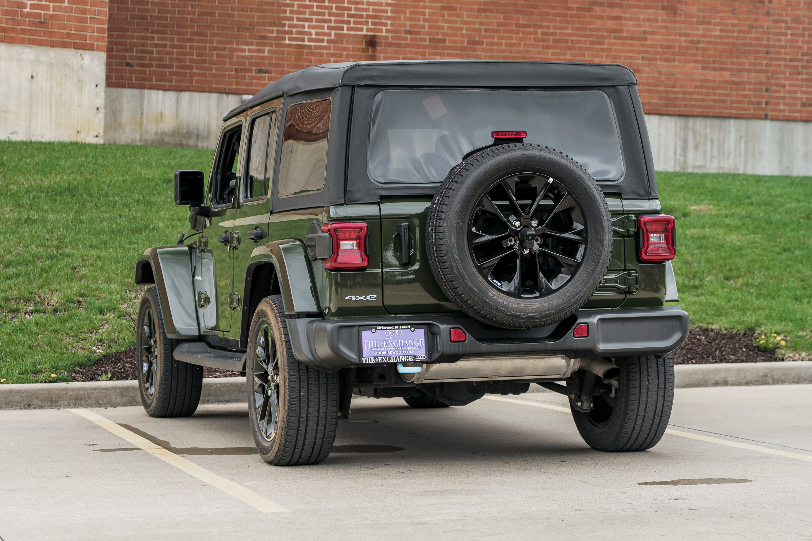 Used 2023 Jeep Wrangler Sahara image 5