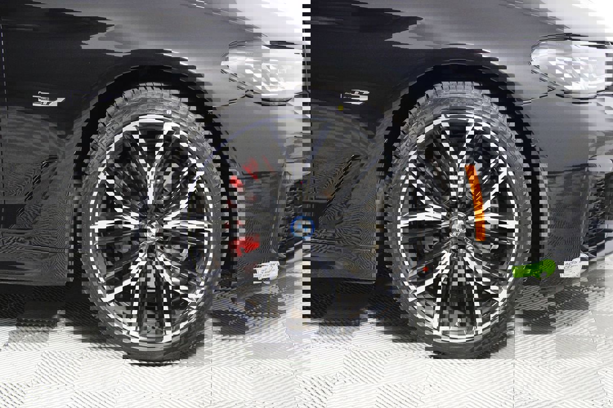 Used 2023 BMW 530e w/ M Sport Package image 39