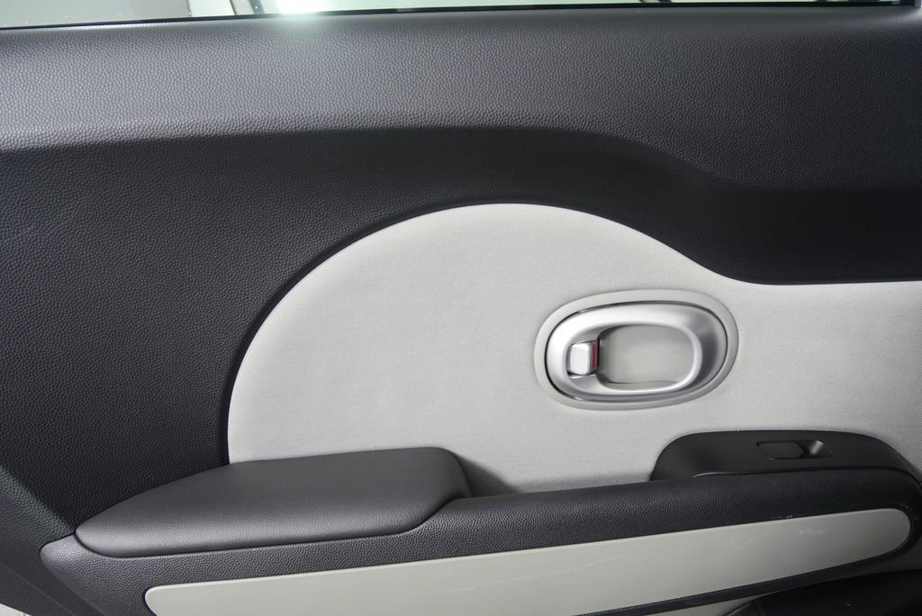 Used 2015 Kia Soul FWD image 13