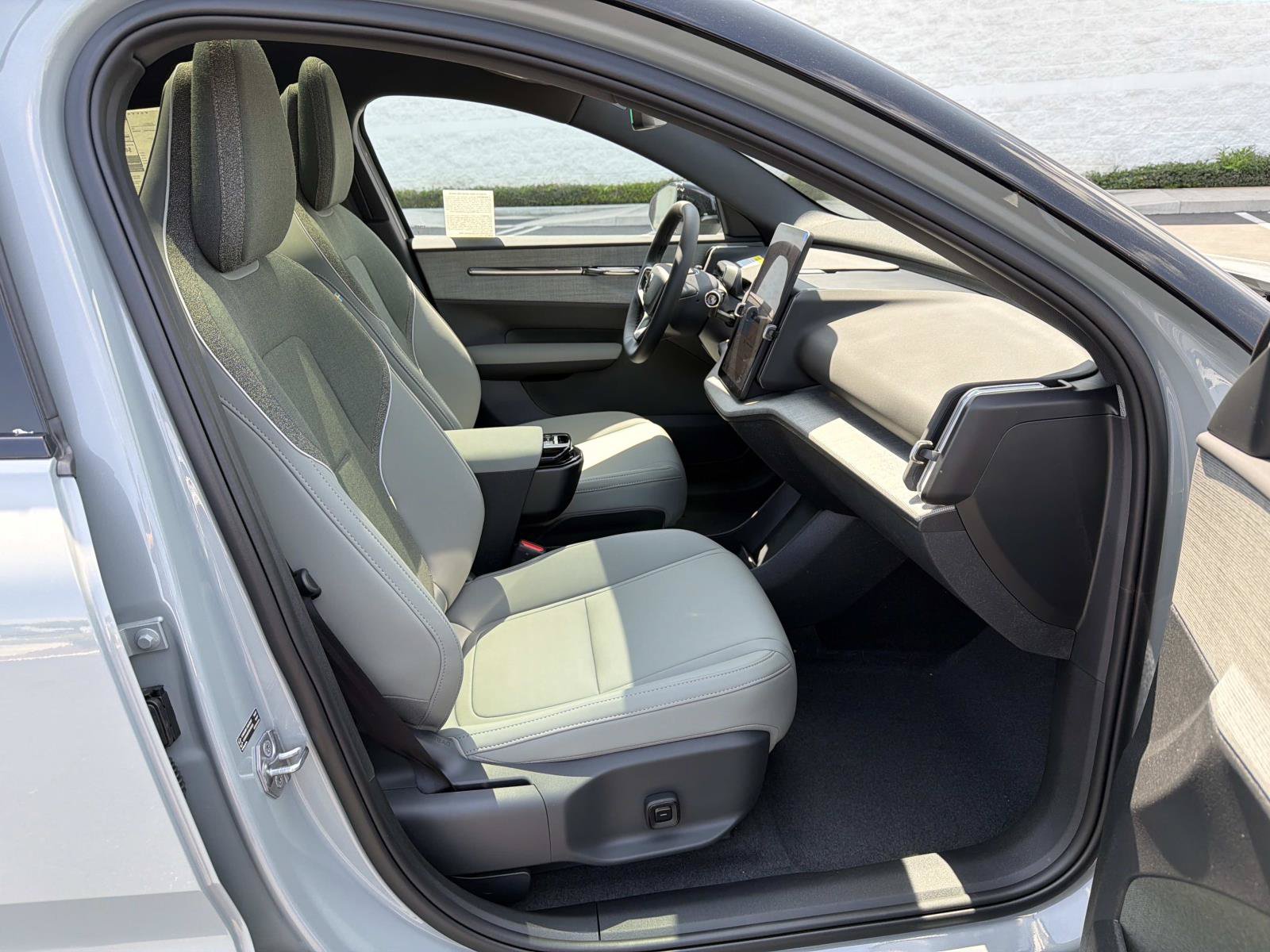 New 2026 Volvo EX30 Plus w/ Climate Package AWD/4WD image 20