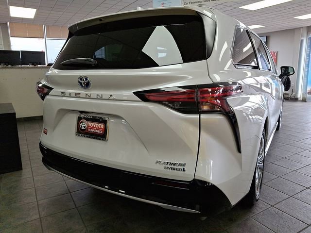 Used 2024 Toyota Sienna Platinum image 6