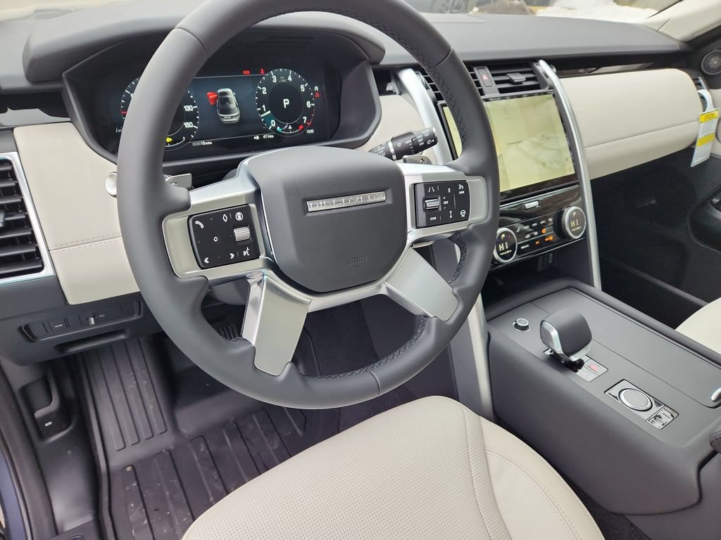 Used 2026 Land Rover Discovery S AWD/4WD image 15