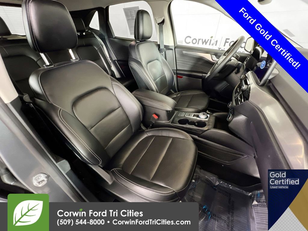 Used 2022 Ford Escape Titanium w/ Class II Trailer Tow Package image 17