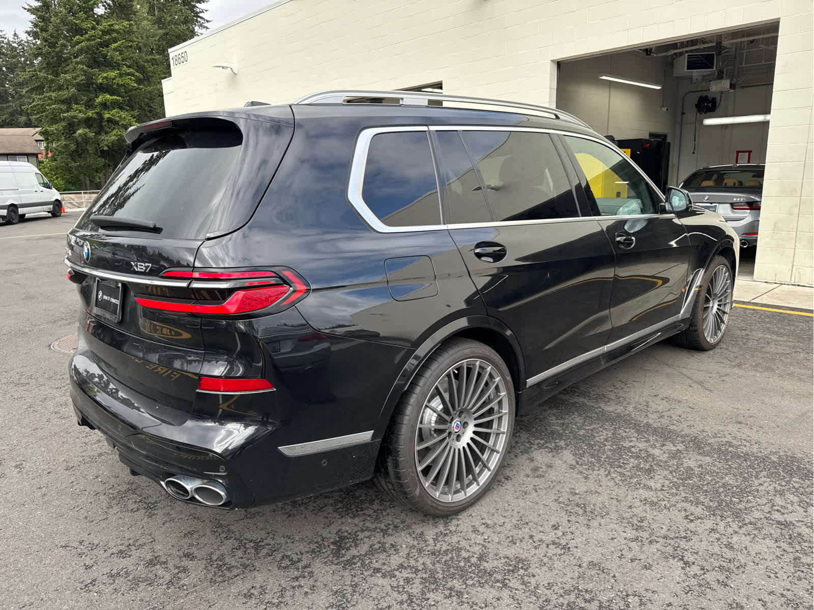 Used 2023 BMW ALPINA XB7 AWD/4WD image 6
