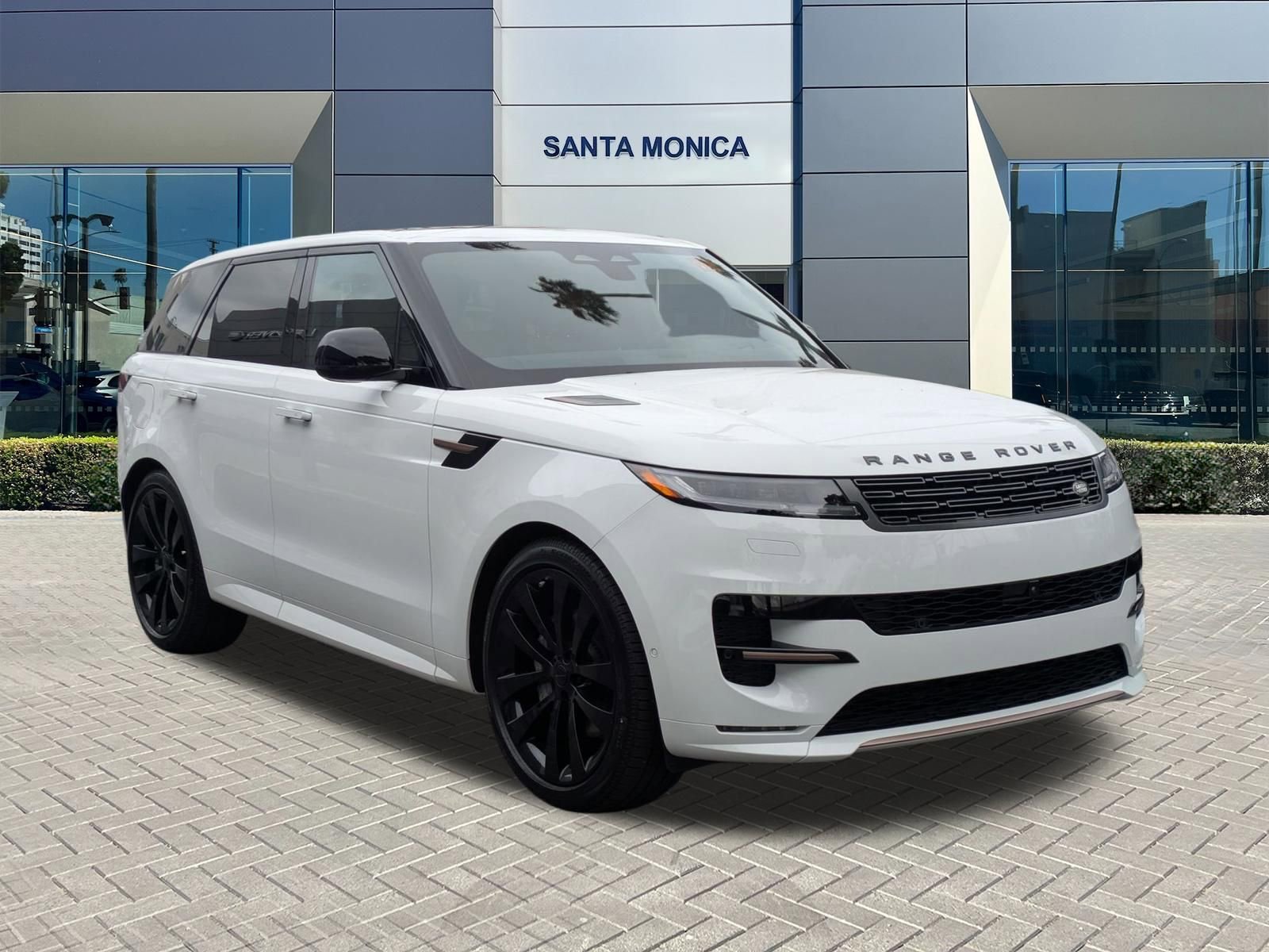 New 2026 Land Rover Range Rover Sport Dynamic SE image 3