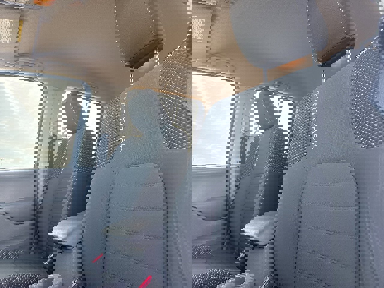 Used 2019 Nissan Frontier Desert Runner image 27