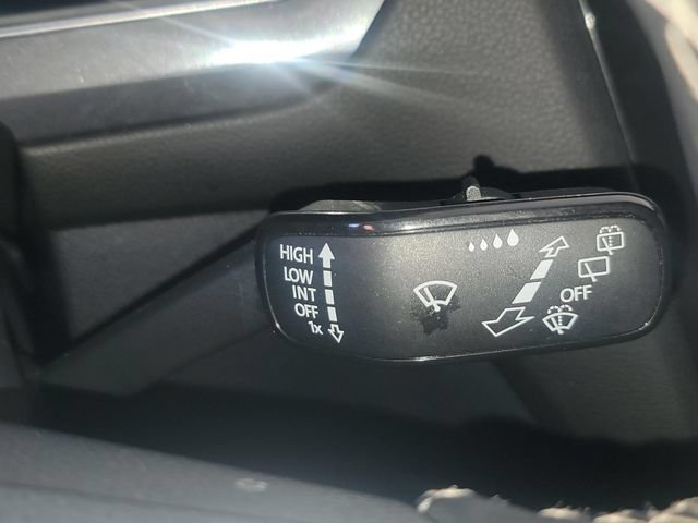 Used 2023 Volkswagen Tiguan SE R-Line FWD image 15
