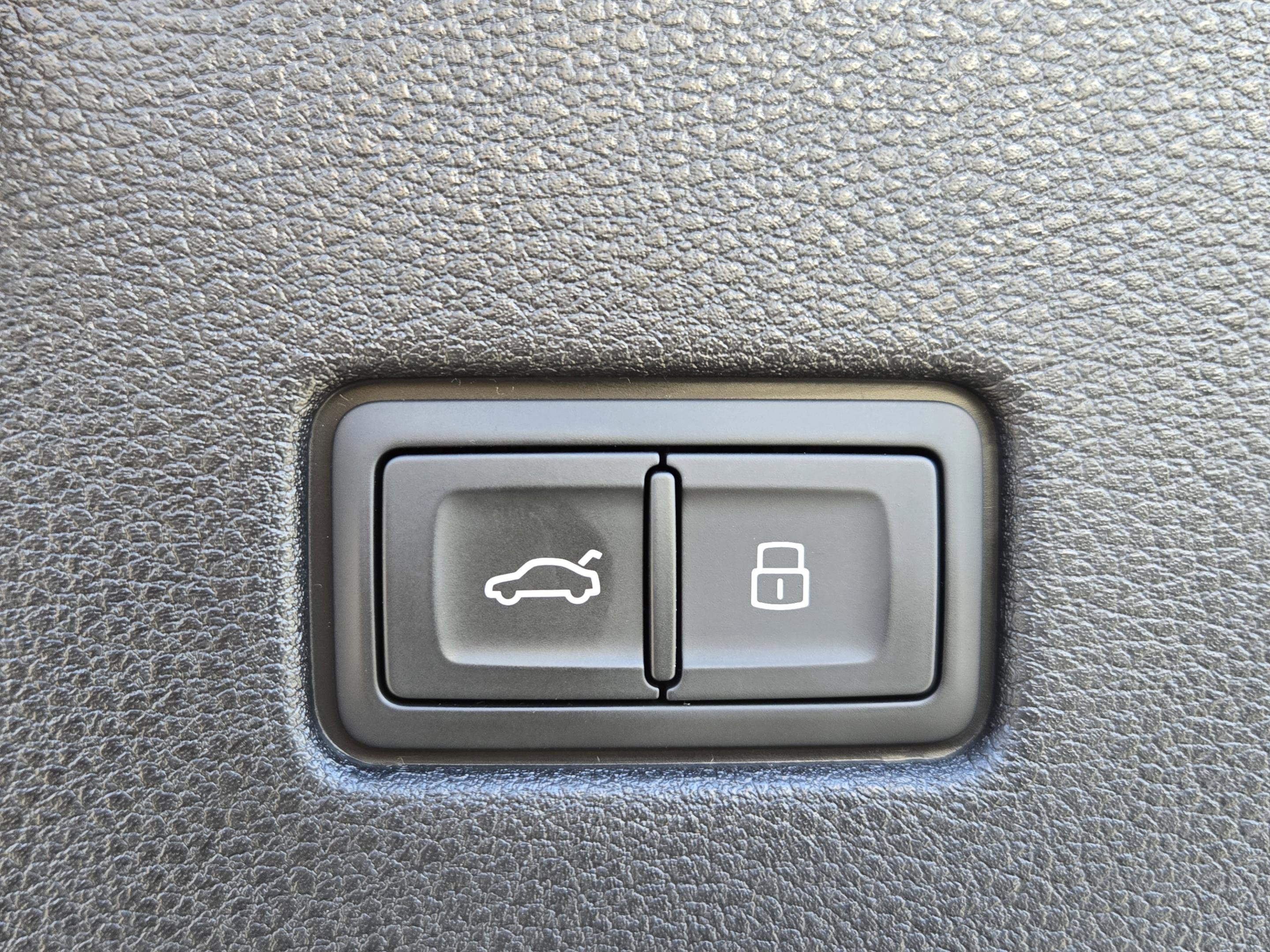 Used 2025 Audi Q8 Prestige w/ Prestige Package image 13