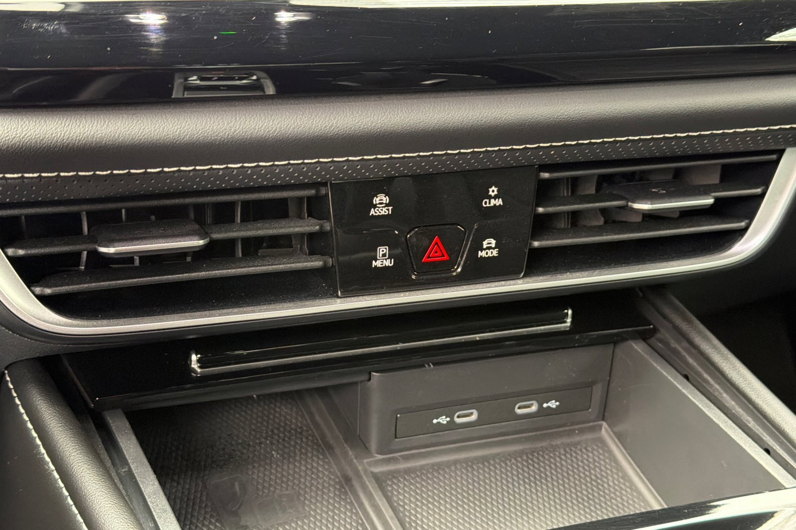 Used 2024 Volkswagen Atlas Cross Sport SE image 20