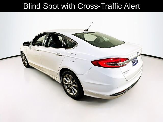 Used 2017 Ford Fusion SE FWD image 4