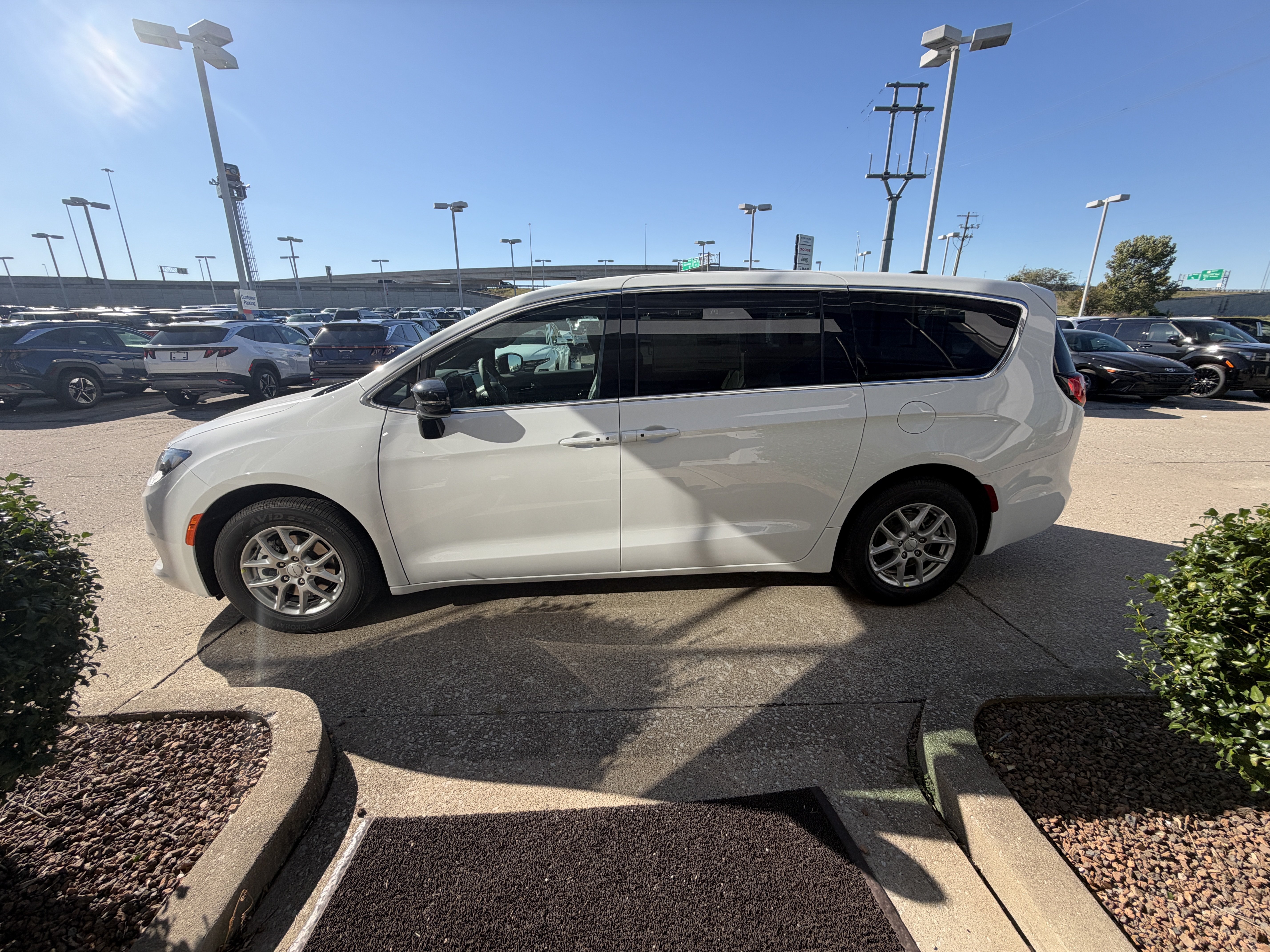 New 2027 Chrysler Pacifica LX FWD image 15