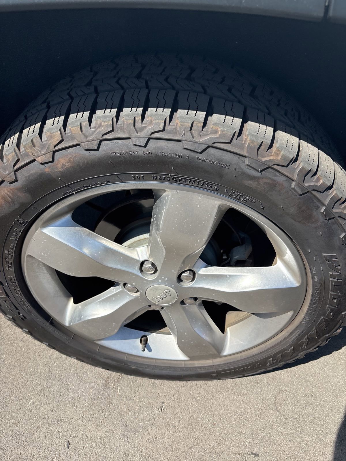 Used 2013 Jeep Grand Cherokee Overland image 3