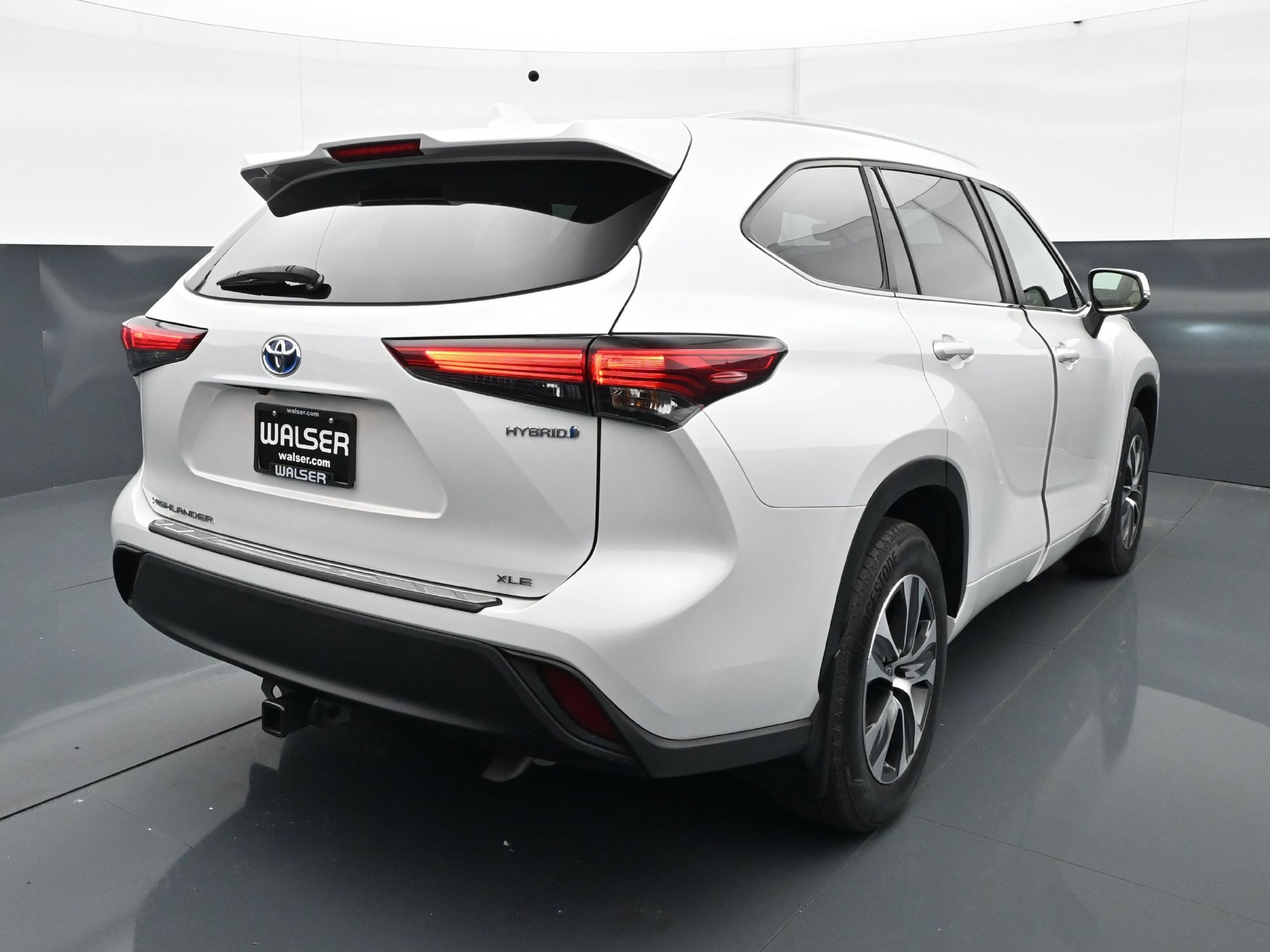 Used 2023 Toyota Highlander XLE AWD/4WD image 6