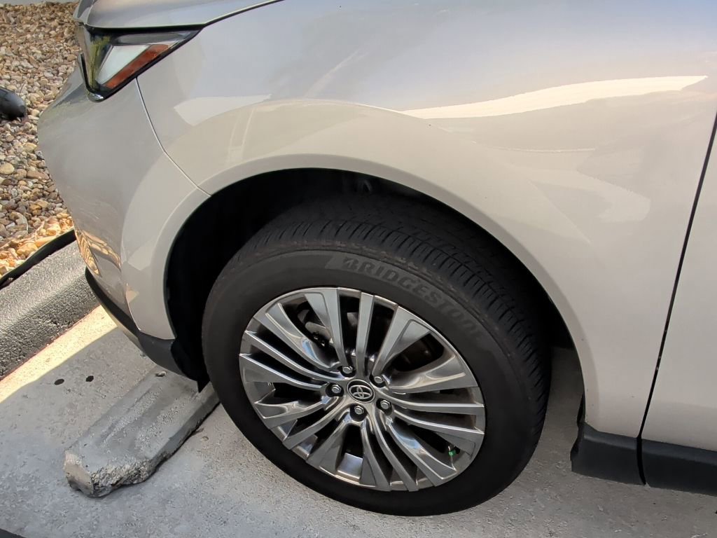 Used 2023 Toyota Venza Limited AWD/4WD image 5