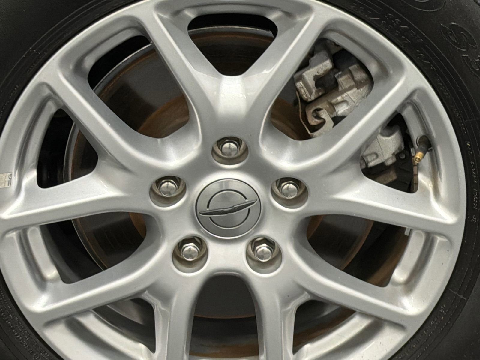 Used 2022 Chrysler Voyager LX image 5
