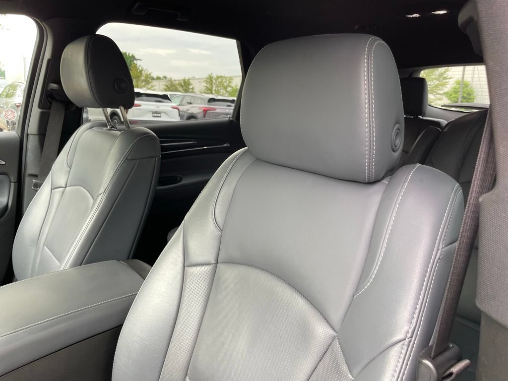 Used 2024 Buick Enclave Premium AWD/4WD image 23