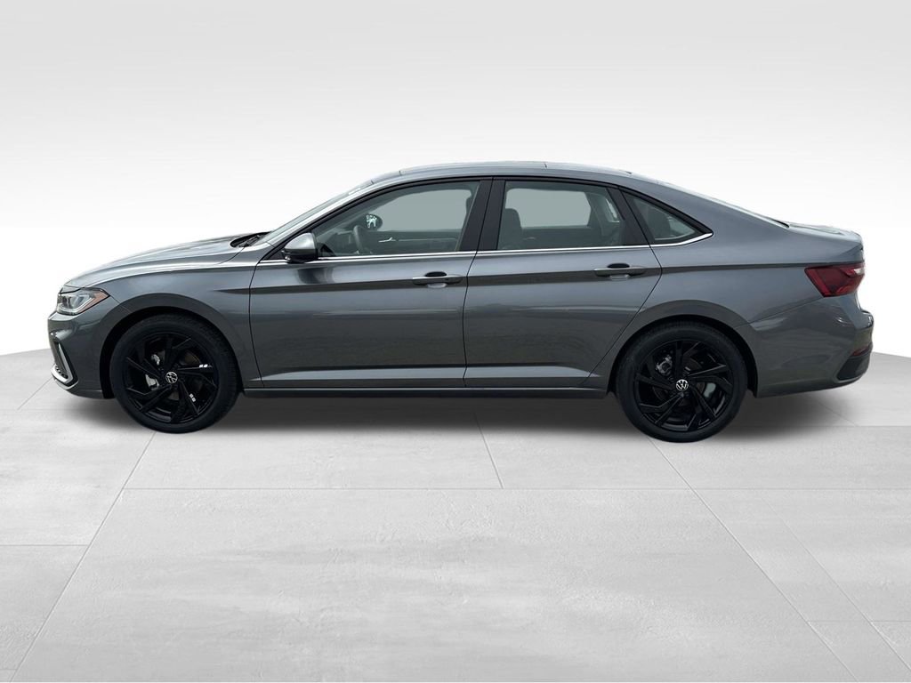 New 2026 Volkswagen Jetta SE image 2