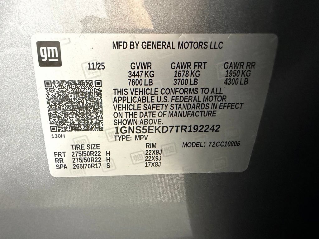 Used 2026 Chevrolet Suburban RST RWD image 32