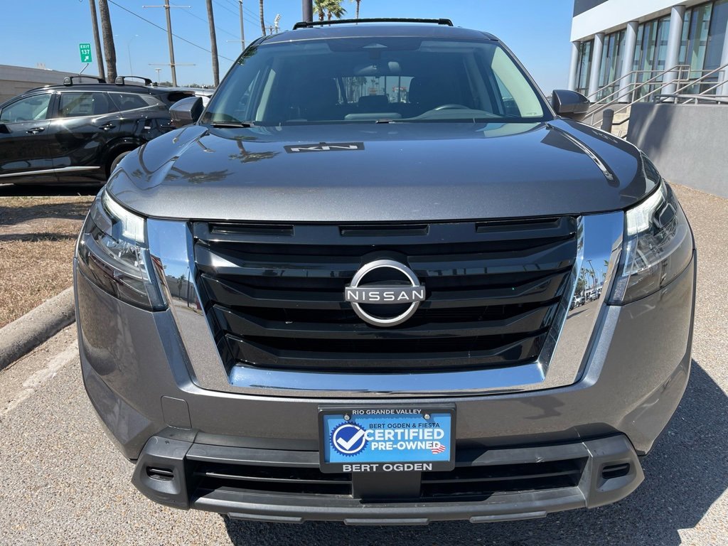 Used 2022 Nissan Pathfinder SV image 2