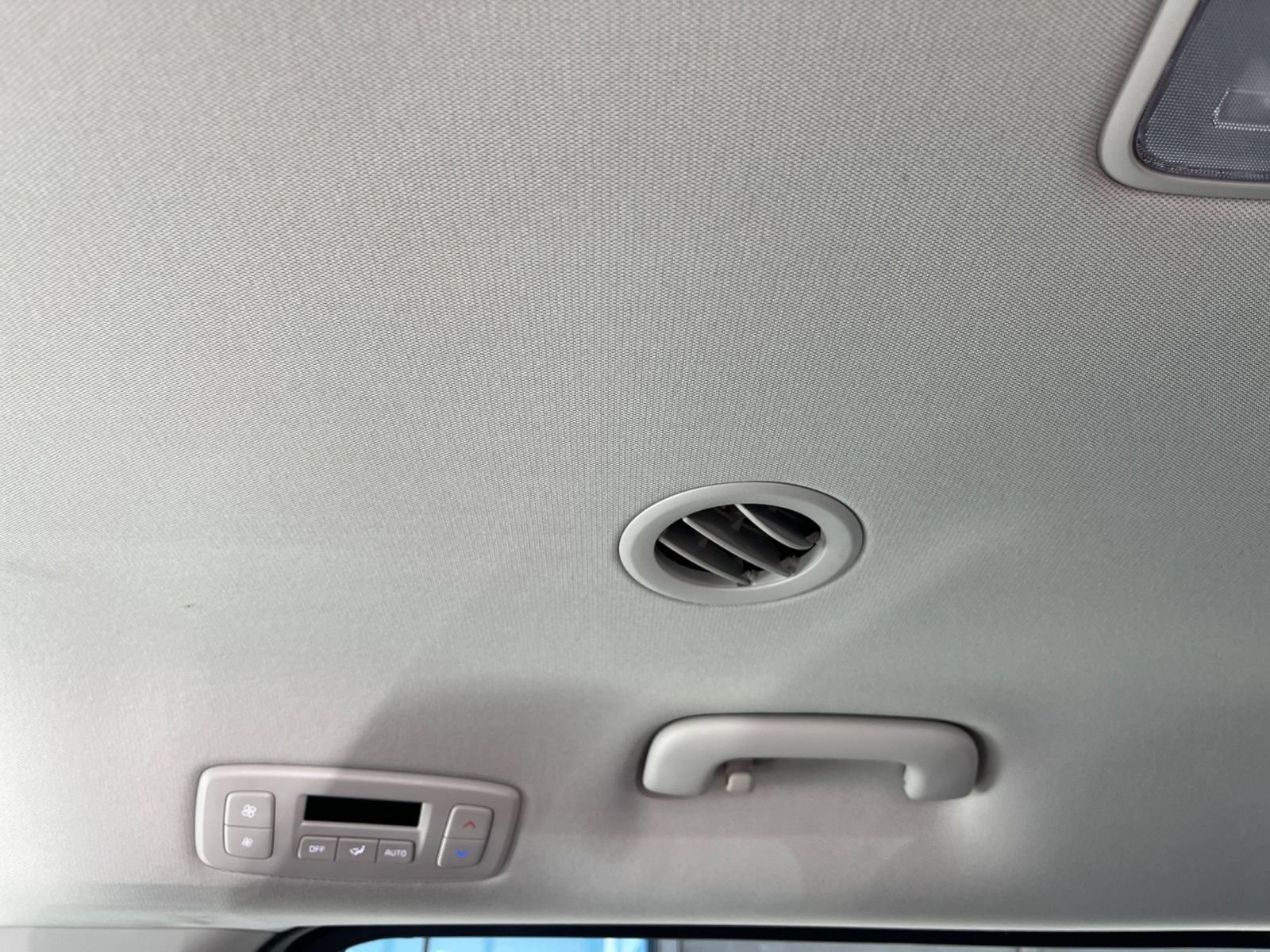 Used 2026 Kia Carnival FWD image 24
