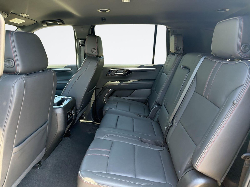 Used 2026 Chevrolet Suburban RST AWD/4WD image 22