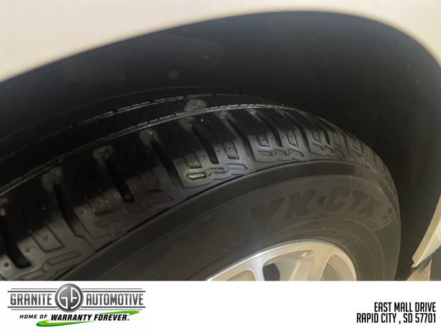 Used 2019 Chevrolet Equinox Premier w/ LPO, Cargo Package FWD image 16