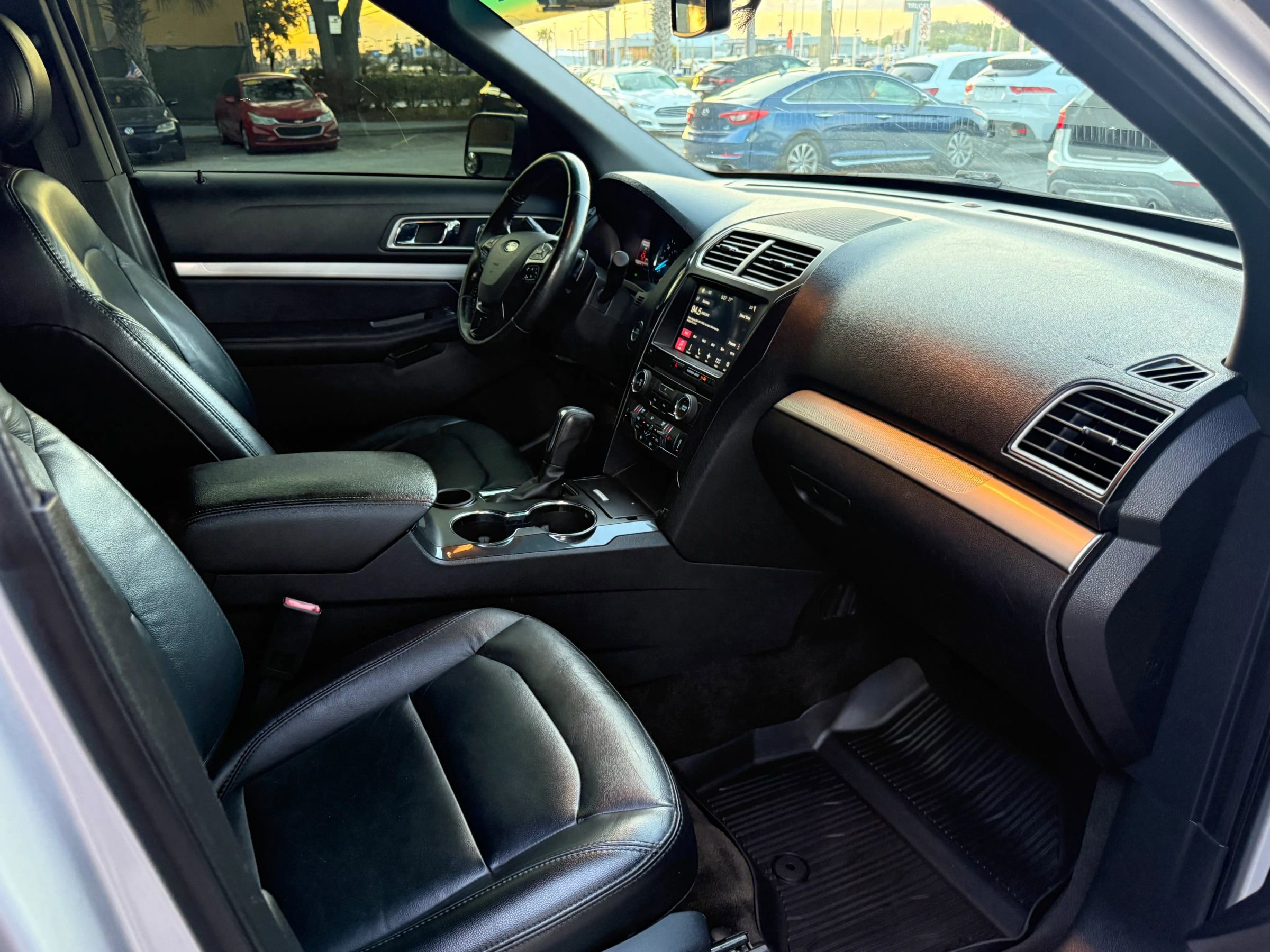 Used 2017 Ford Explorer XLT w/ Equipment Group 202A image 18