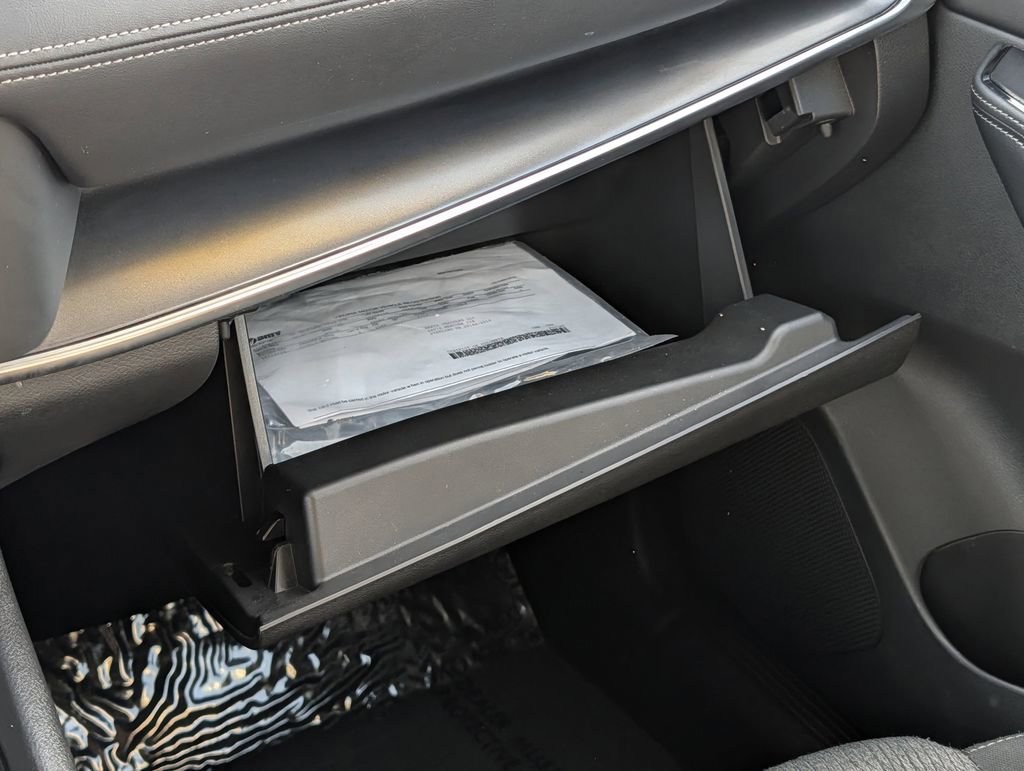 Used 2025 Nissan Rogue SV image 47