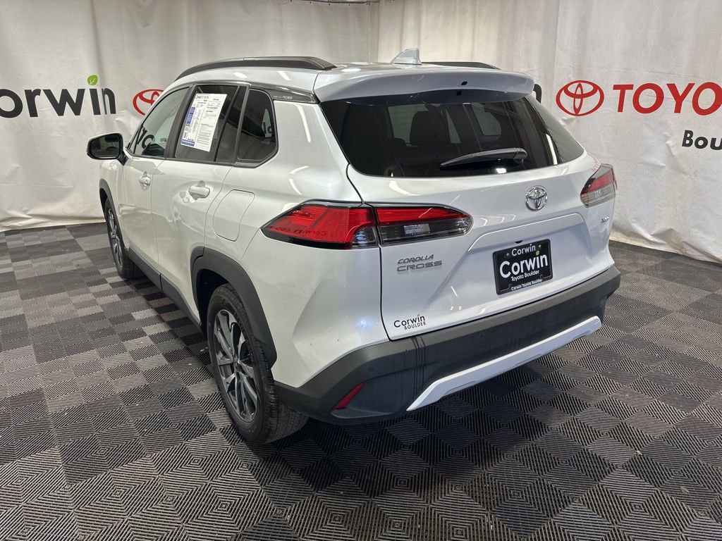 Used 2023 Toyota Corolla Cross XLE w/ Convenience Package FWD image 5
