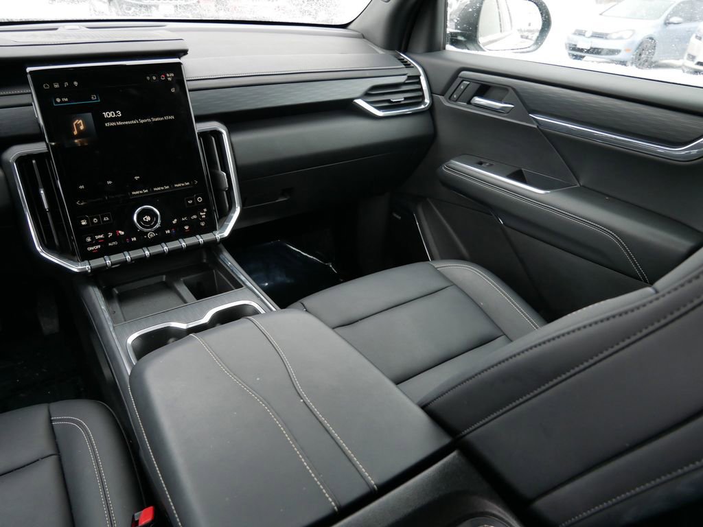 Used 2025 GMC Acadia Elevation w/ Elevation Premium Package image 15