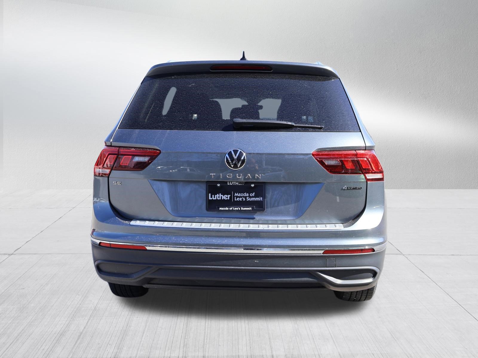 Used 2023 Volkswagen Tiguan SE w/ Panoramic Sunroof Package image 6