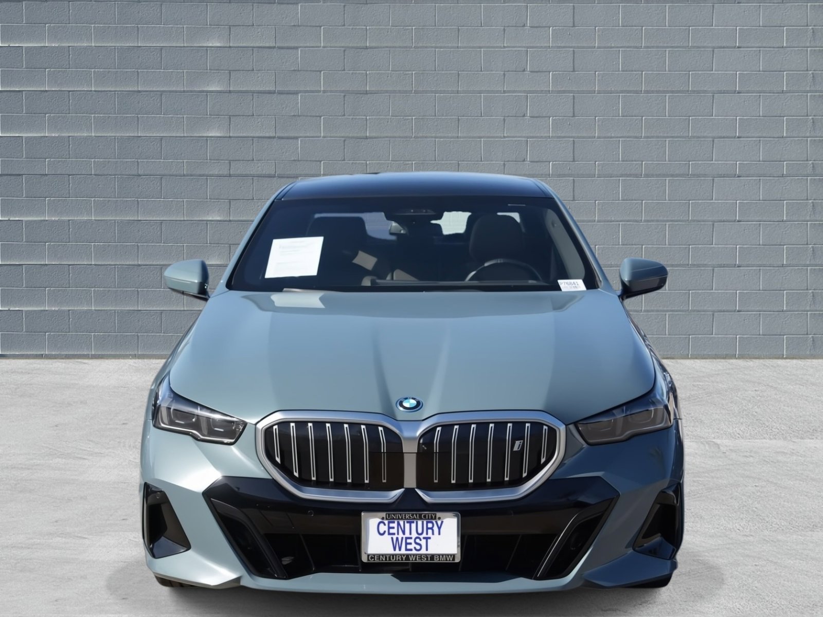Used 2025 BMW i5 xDrive40 w/ Executive Package image 2