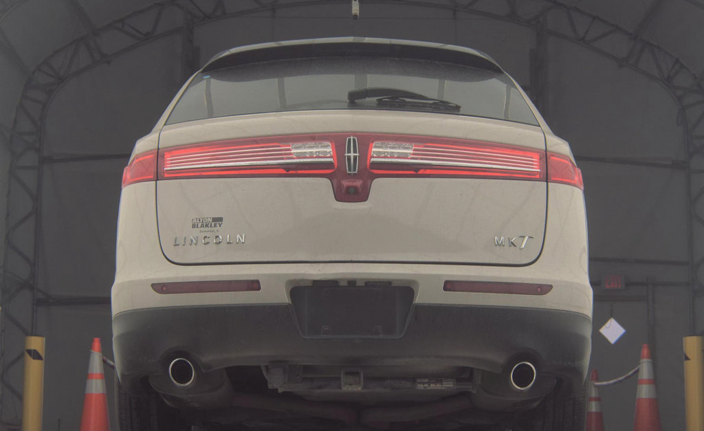 Used 2019 Lincoln MKT AWD image 16