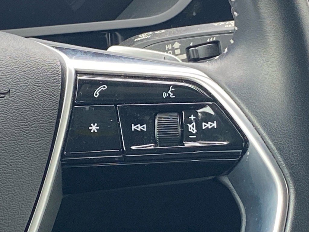 Used 2021 Audi e-tron Premium w/ Convenience Plus Package image 4