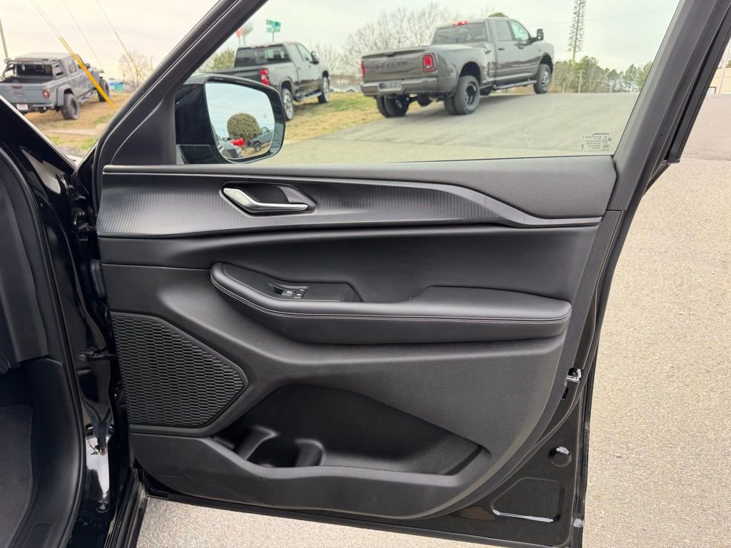 Used 2024 Jeep Grand Cherokee Altitude image 30