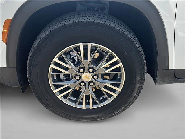 Used 2025 Chevrolet Traverse LT image 24