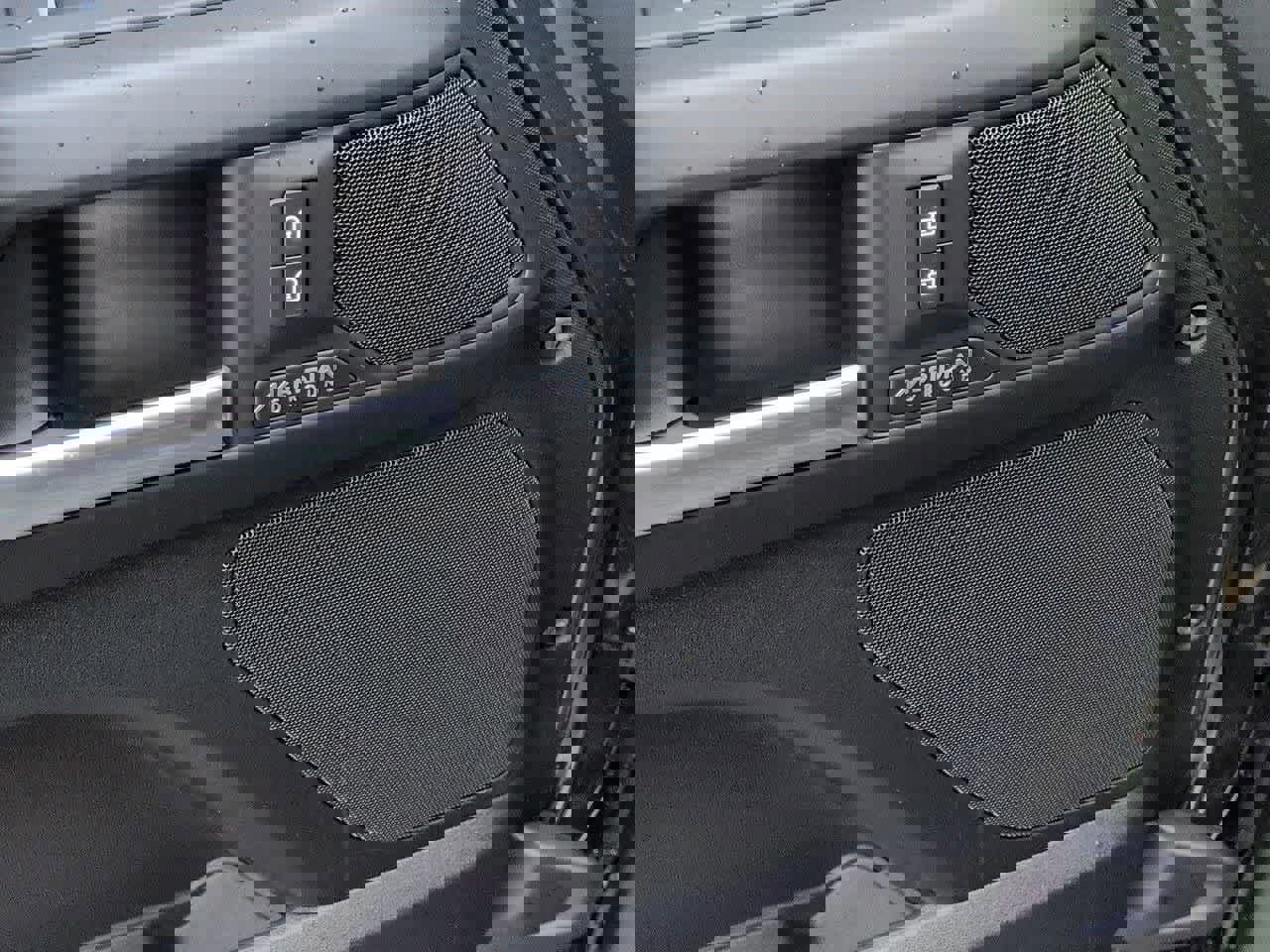 New 2026 Land Rover Defender 130 X-Dynamic SE image 33