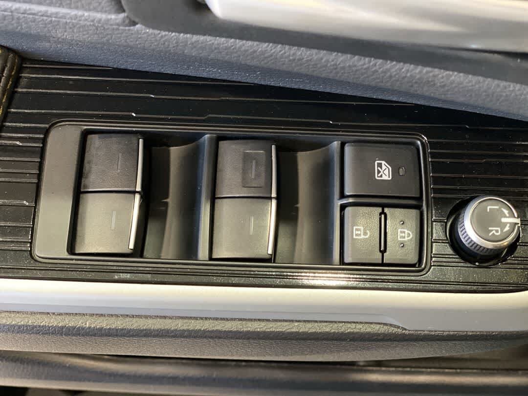 Certified 2025 Toyota Sienna XLE Woodland Edition AWD/4WD image 16
