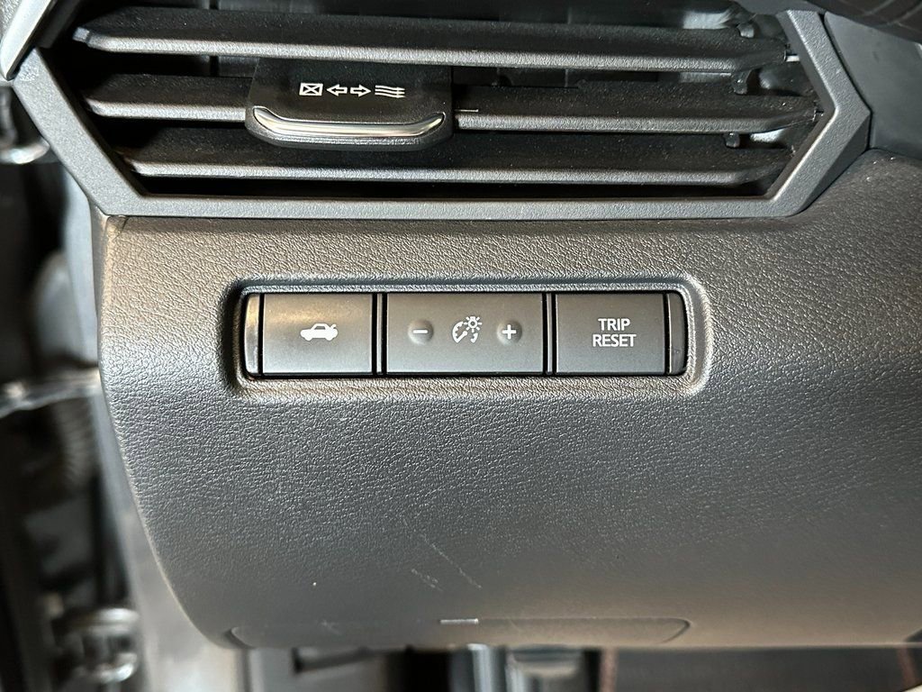 Used 2022 Nissan Altima 2.5 SR w/ Midnight Edition Package FWD image 18
