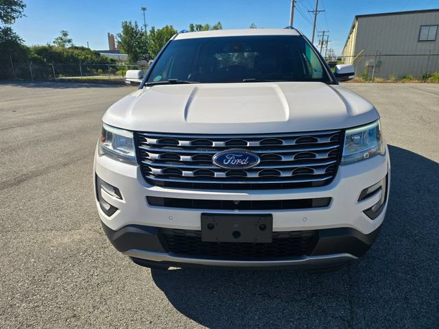 Used 2017 Ford Explorer Limited w/ Equipment Group 301A FWD image 8