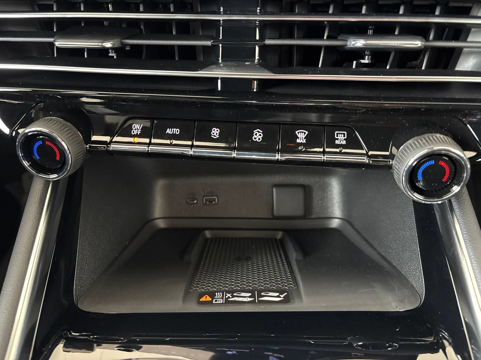New 2026 Chevrolet Traverse LT w/ Driver Confidence Package FWD image 28