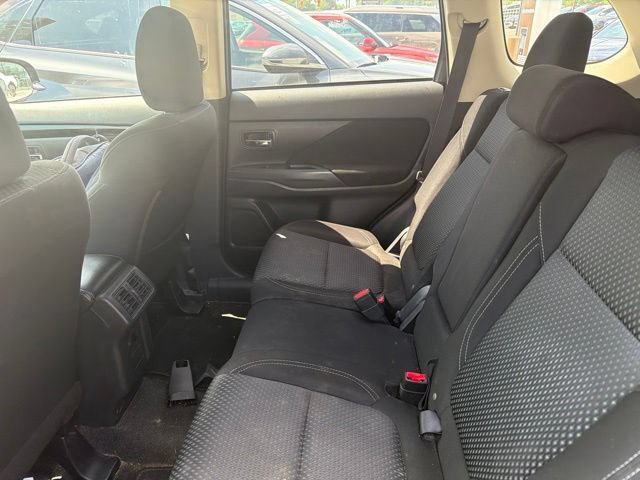 Used 2020 Mitsubishi Outlander SE AWD/4WD image 6
