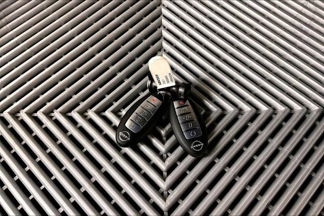 Used 2021 Nissan Armada Platinum image 11