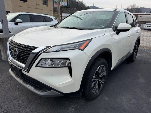 Used 2023 Nissan Rogue SV image 2