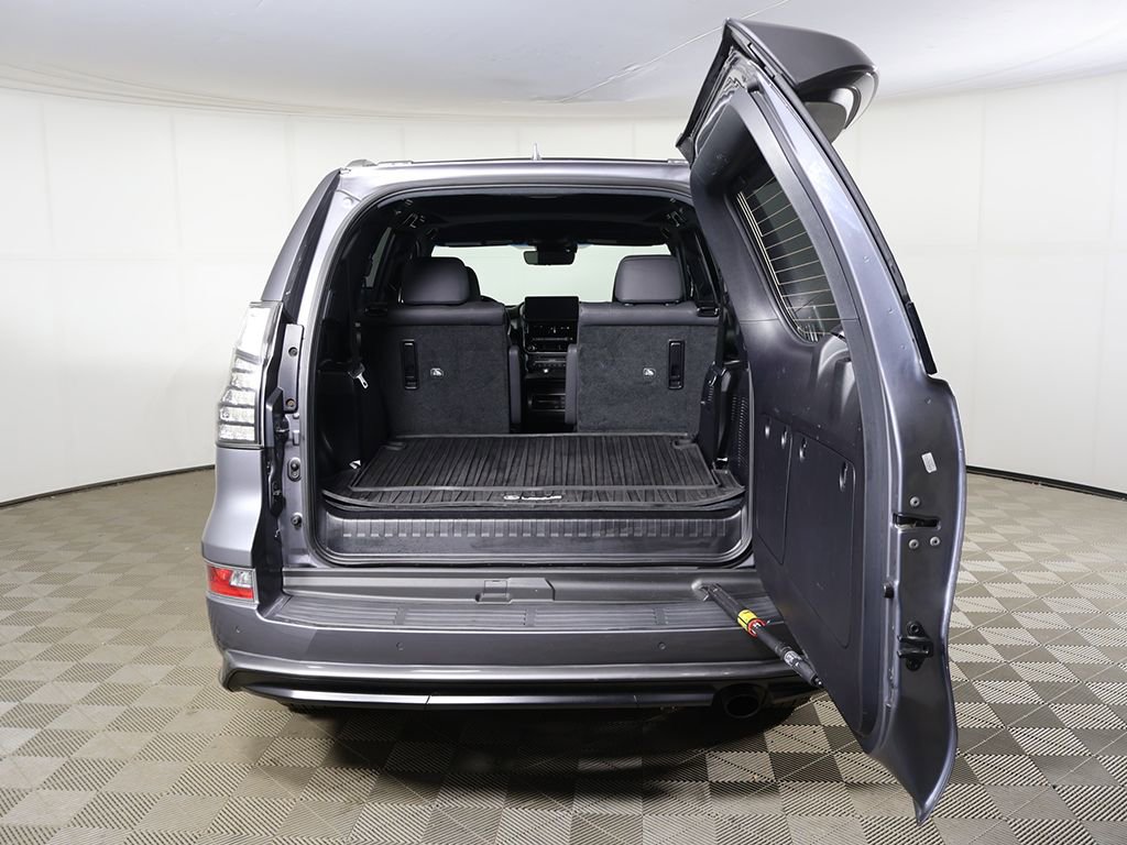 Used 2023 Lexus GX 460 Premium w/ Accessory Package AWD/4WD image 18